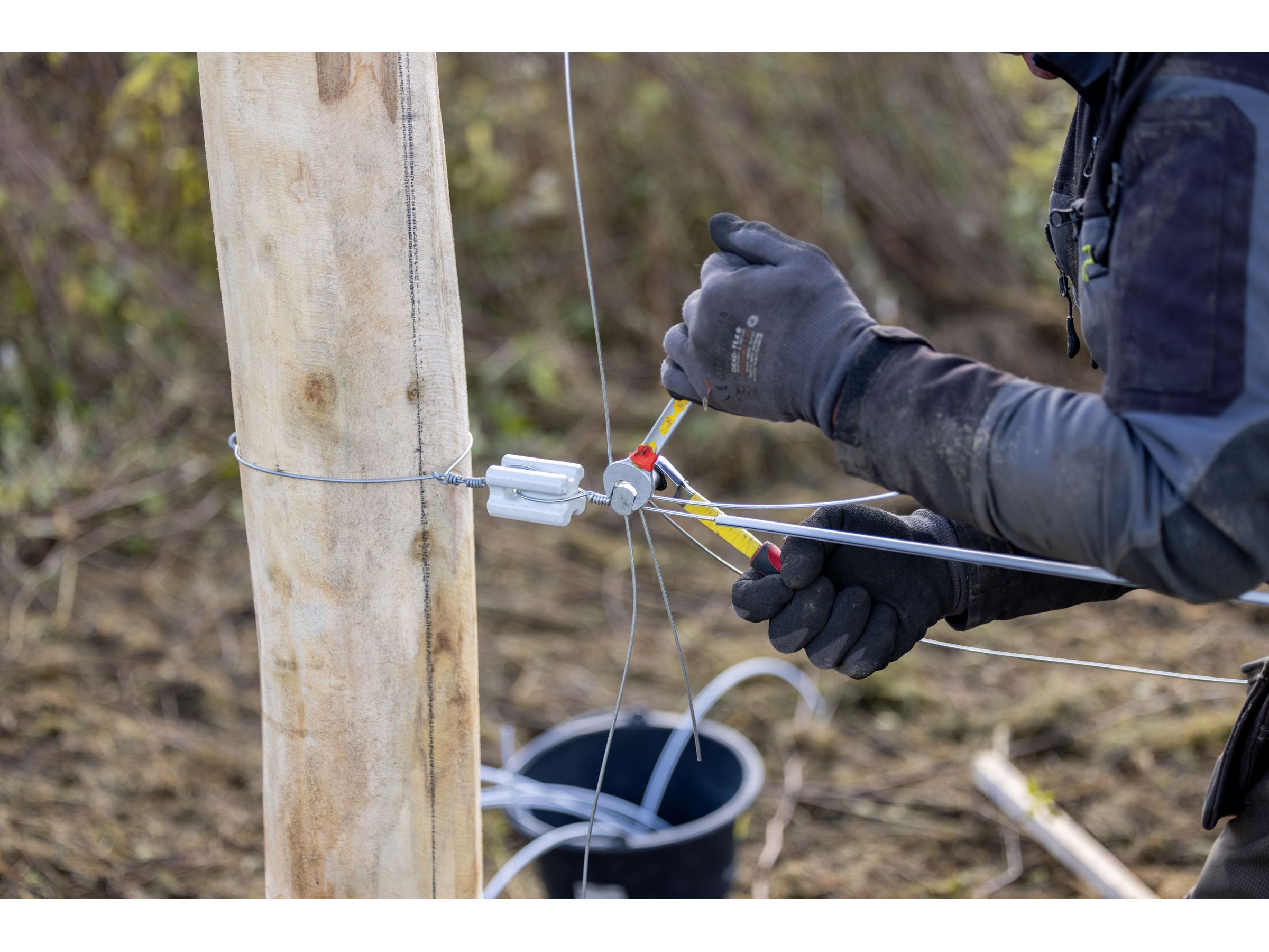 Produktbild von Kerbl Drahtverbindungsklemme – 10 Stück, Verzinkt, Für Elektrische Querverbindungen