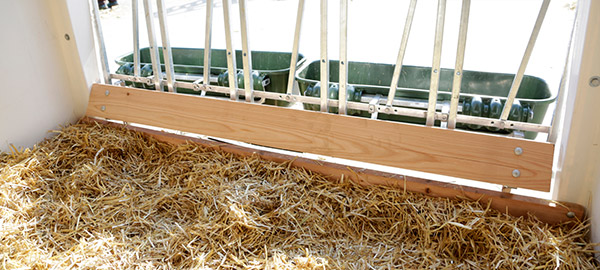 Strohfangvorrichtungen der Großraumkälberhütten CalfHouse Premium XL und CalfHouse Premium XXL