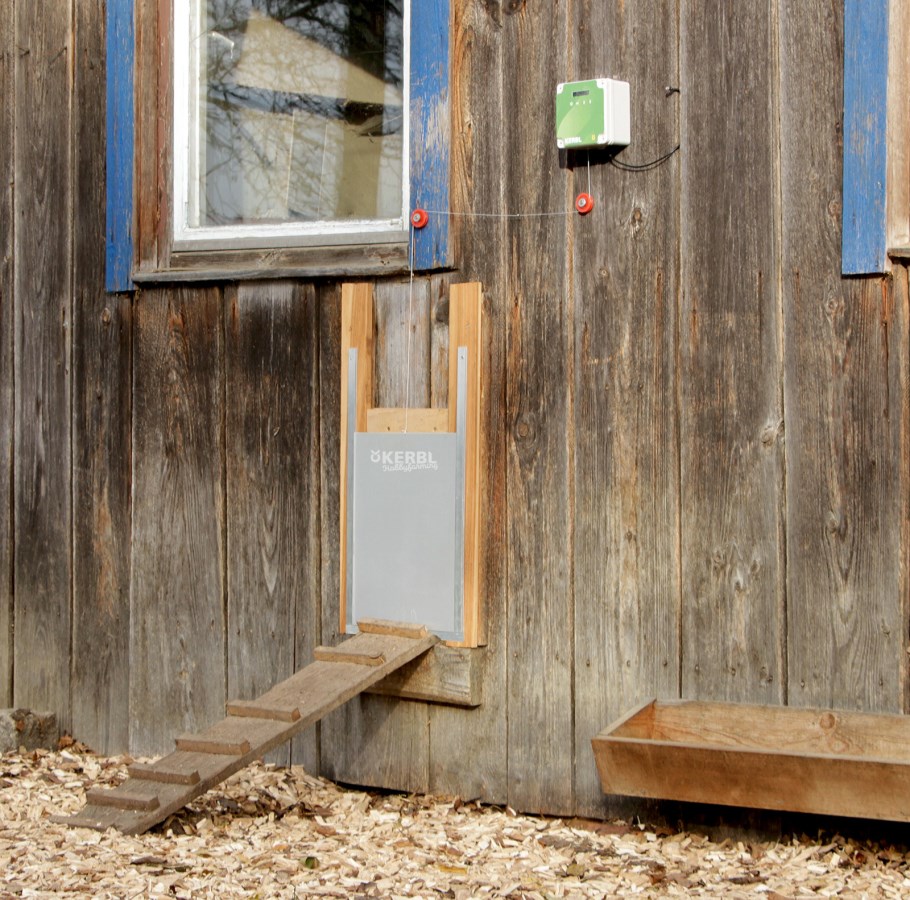 Kerbl EasyProtect 70590 Automatic Chicken Door Complete Set With Light - View #11
