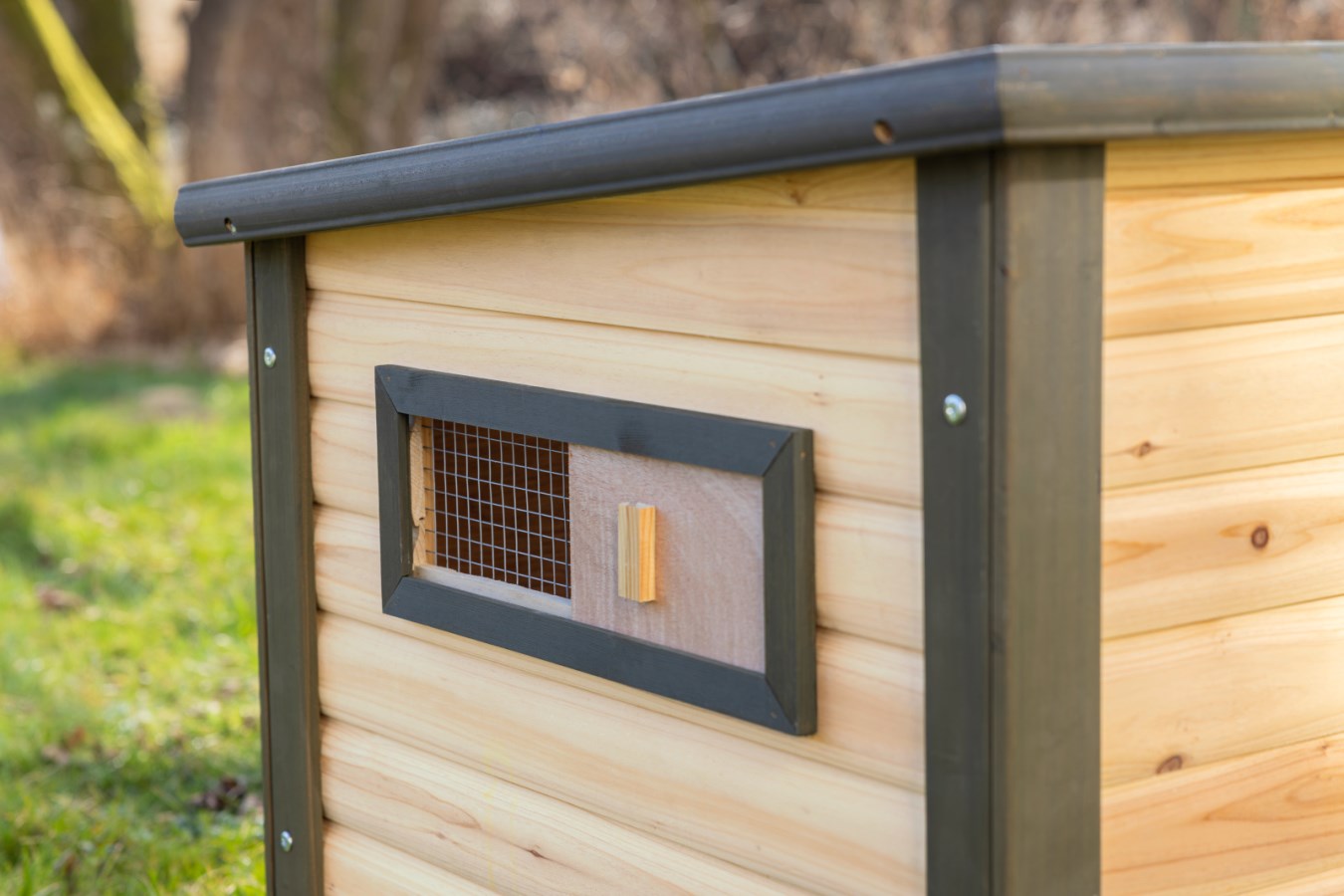 Abri Duck Town Pour Canards Et Oies - 93 X 73 X 67 Cm - Bois Bouleau Avec Toit Bitumé Et Bac Zingué Amovible - Kerbl